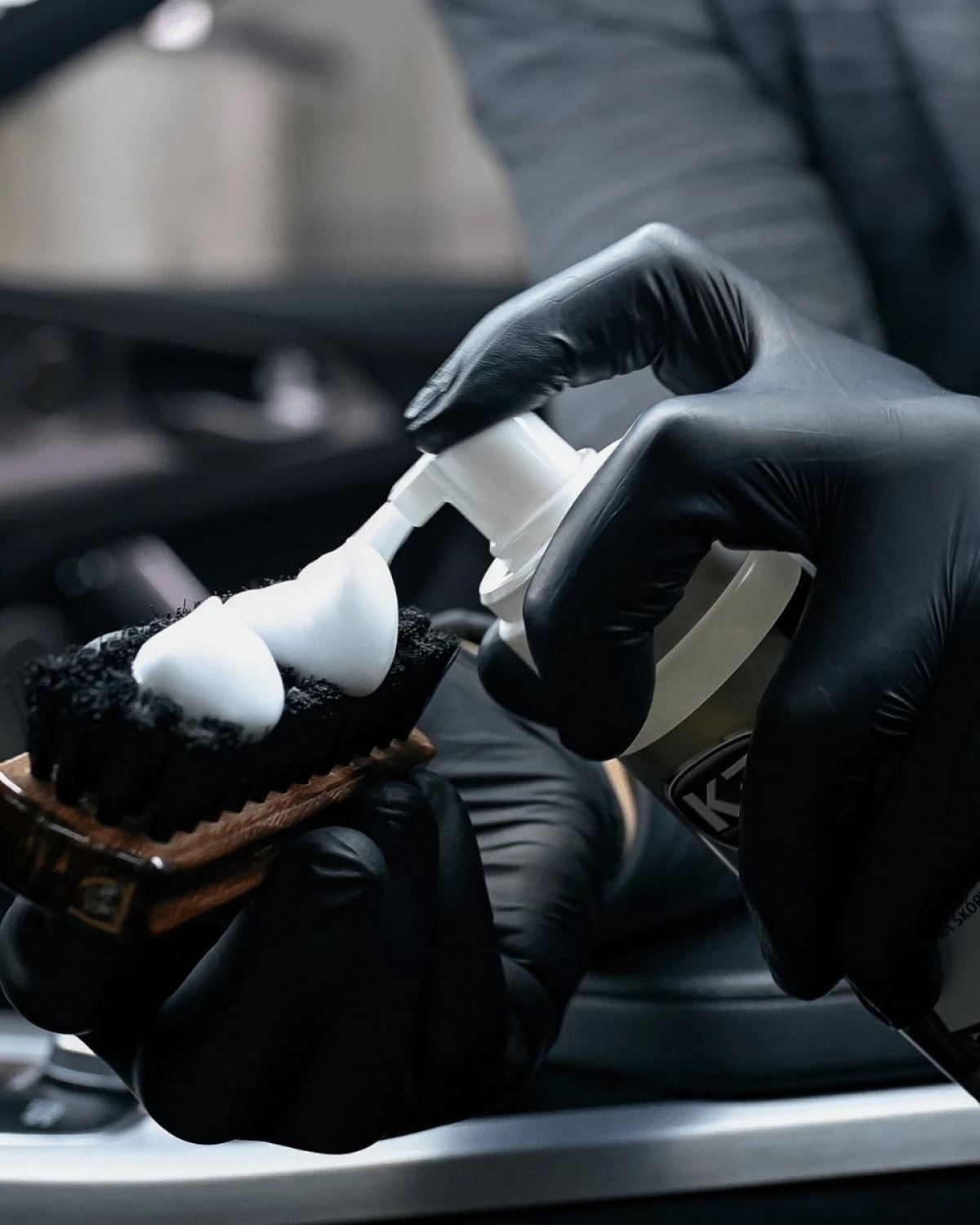 Щітка K2 Auron Brush для очищення шкіряної та тканинної оббивки